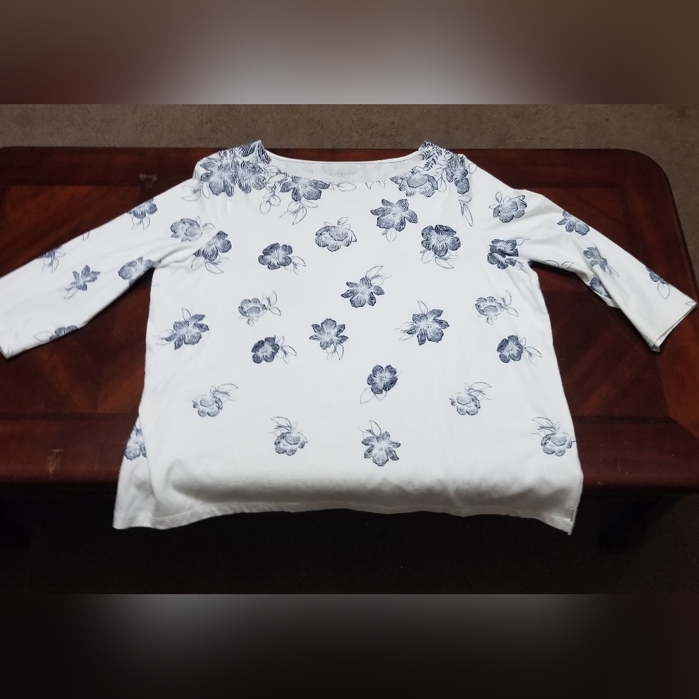 Talbots White and Navy Floral Top 2X